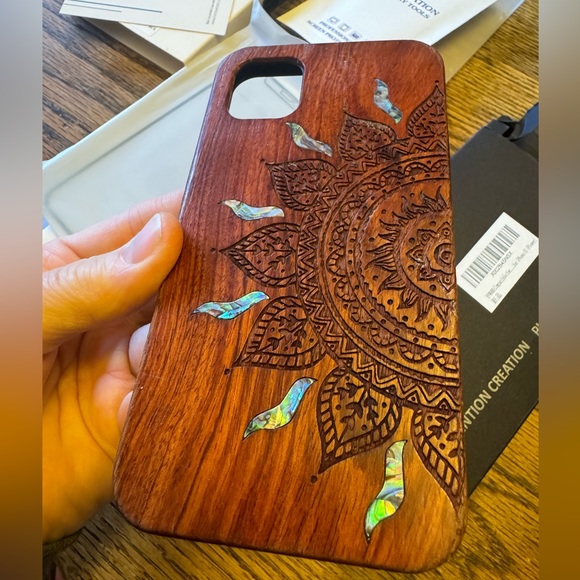 YFWOOD IPhone 11 case wooden lotus flower inlay & HD new eye screen protector - Picture 7 of 9